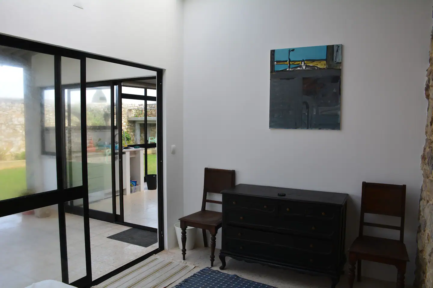 Bedroom with two beds. It opens to the veranda.